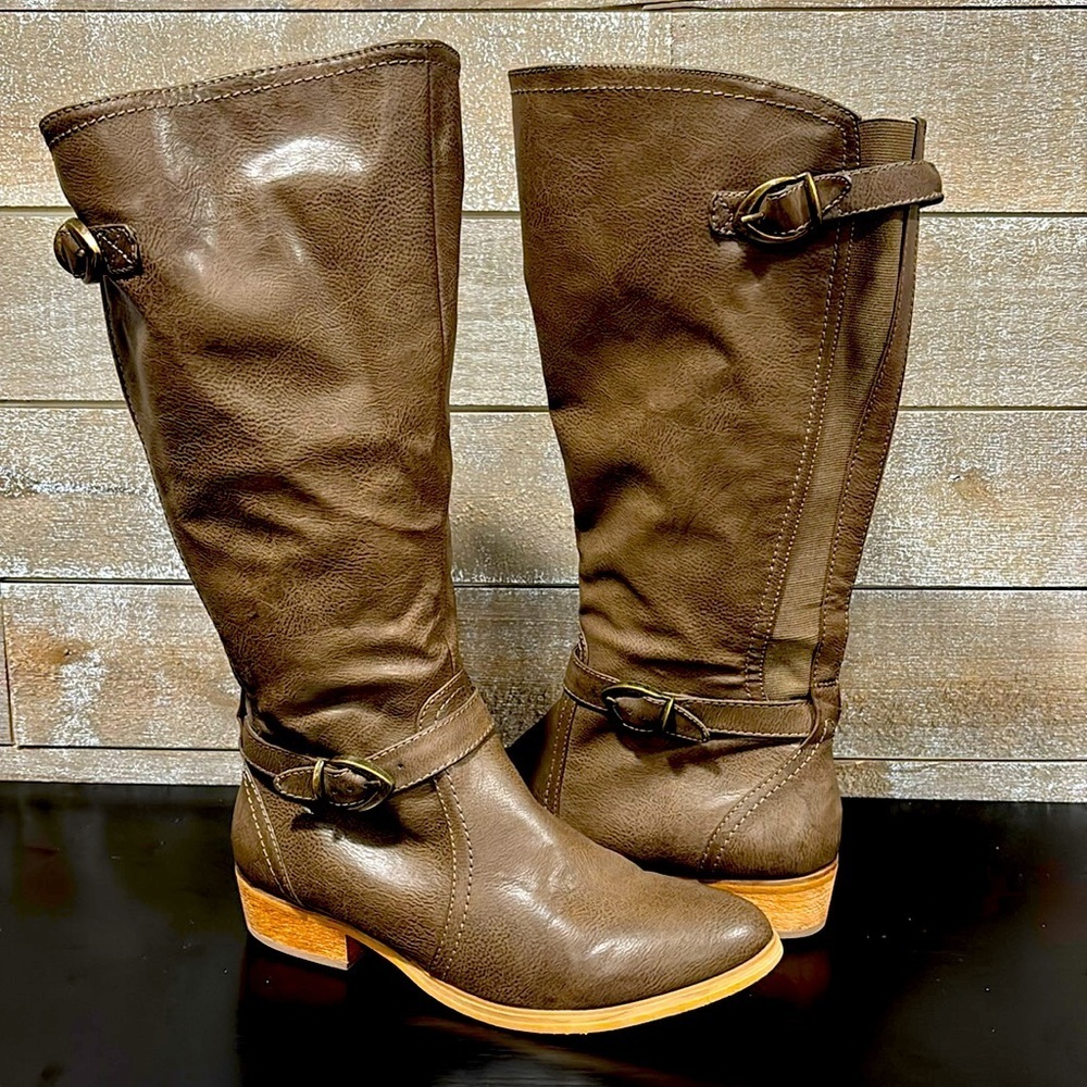 BareTraps brown Tommy boot size 8.5